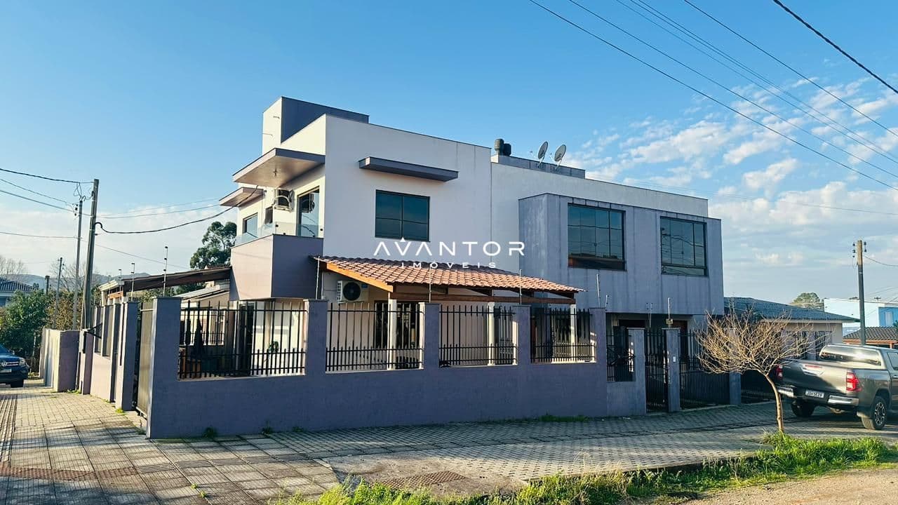 Fachada da casa com garagem — Casa com 2 quartos à venda no Residencial Camobi/fernando Ferrari, em Camobi, Santa Maria/RS
