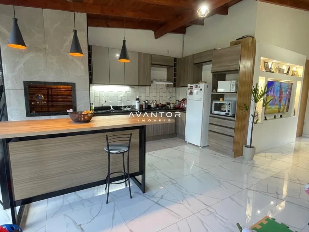 Cozinha integrada à sala com bancada — Casa com 2 quartos à venda em Campestre do Menino Deus, Santa Maria/RS