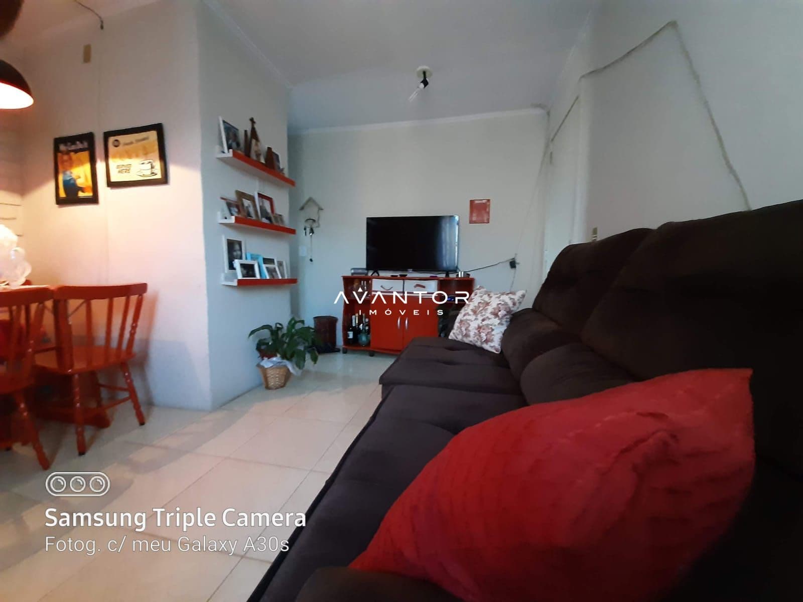 Sala de estar integrada à cozinha — Apartamento com 2 quartos à venda em São Jorge, Bagé/RS