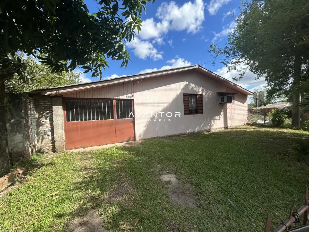 Fachada da casa com garagem — Casa com 3 quartos à venda em Boi Morto, Santa Maria/RS