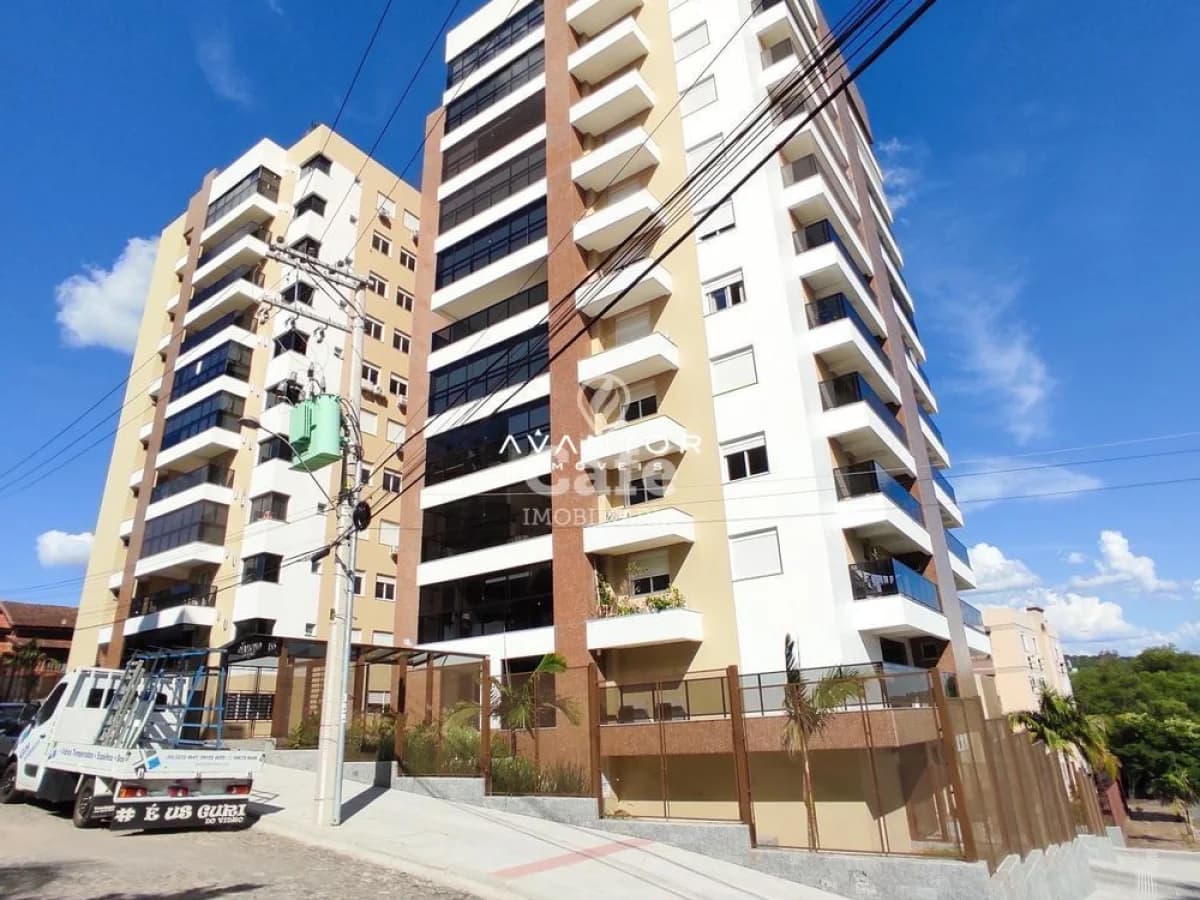 Apartamento amplo com 4 dormitórios, sendo 3 suíte, ampla área gourmet, 3 vagas de garagen — Apartamento com 4 quartos à venda em Nossa Senhora de Lourdes, Santa Maria/RS