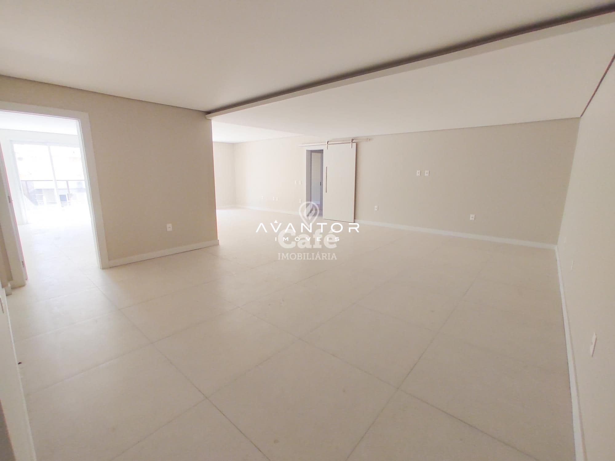 Apartamento amplo com 4 dormitórios, sendo 3 suíte, ampla área gourmet, 3 vagas de garagen — Apartamento com 4 quartos à venda em Nossa Senhora de Lourdes, Santa Maria/RS