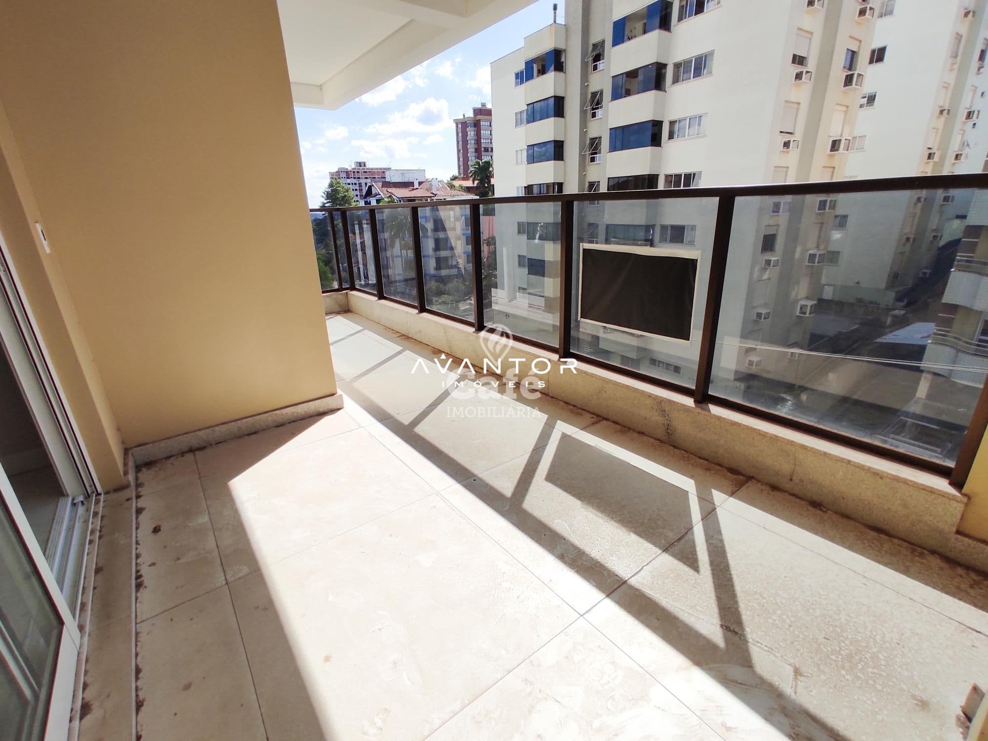 Apartamento amplo com 4 dormitórios, sendo 3 suíte, ampla área gourmet, 3 vagas de garagen — Apartamento com 4 quartos à venda em Nossa Senhora de Lourdes, Santa Maria/RS