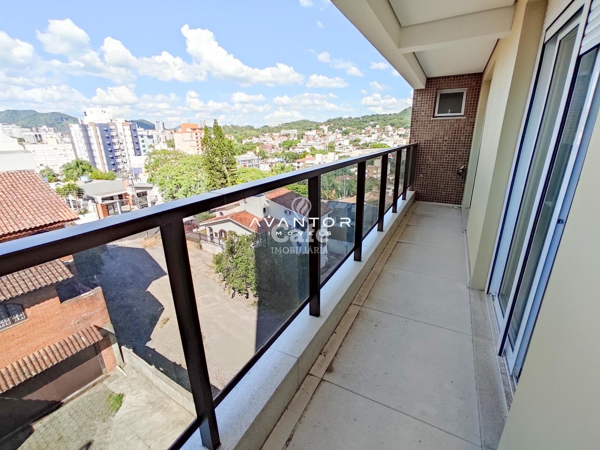 Apartamento amplo com 4 dormitórios, sendo 3 suíte, ampla área gourmet, 3 vagas de garagen — Apartamento com 4 quartos à venda em Nossa Senhora de Lourdes, Santa Maria/RS