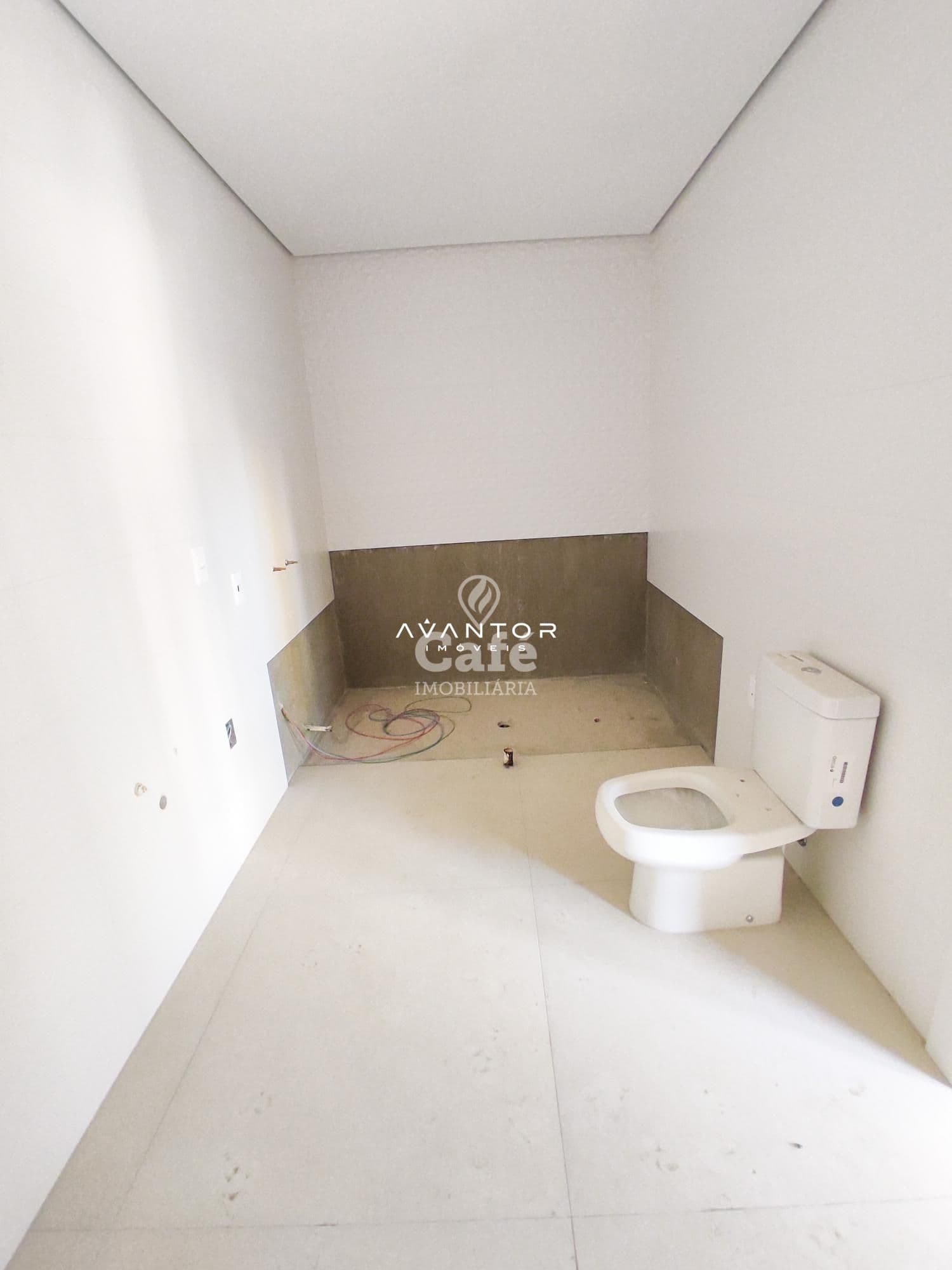 Apartamento amplo com 4 dormitórios, sendo 3 suíte, ampla área gourmet, 3 vagas de garagen — Apartamento com 4 quartos à venda em Nossa Senhora de Lourdes, Santa Maria/RS
