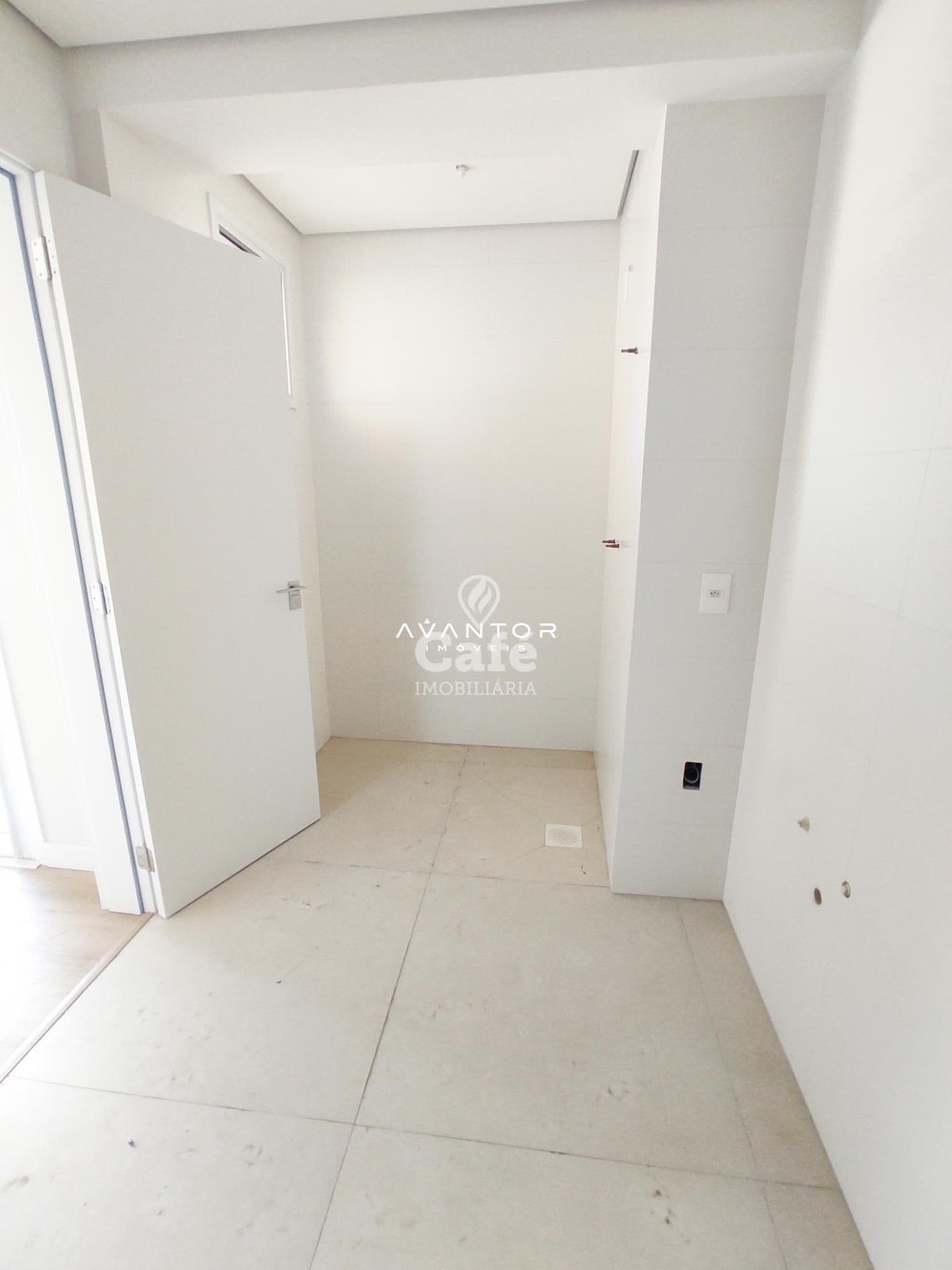 Apartamento amplo com 4 dormitórios, sendo 3 suíte, ampla área gourmet, 3 vagas de garagen — Apartamento com 4 quartos à venda em Nossa Senhora de Lourdes, Santa Maria/RS