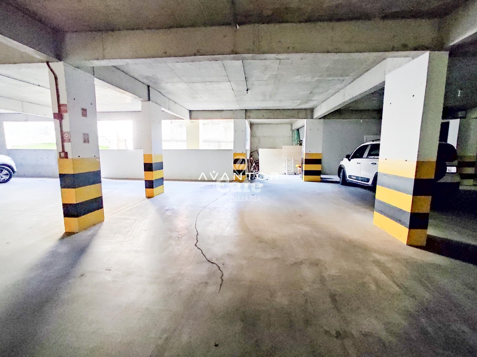 Apartamento amplo com 4 dormitórios, sendo 3 suíte, ampla área gourmet, 3 vagas de garagen — Apartamento com 4 quartos à venda em Nossa Senhora de Lourdes, Santa Maria/RS