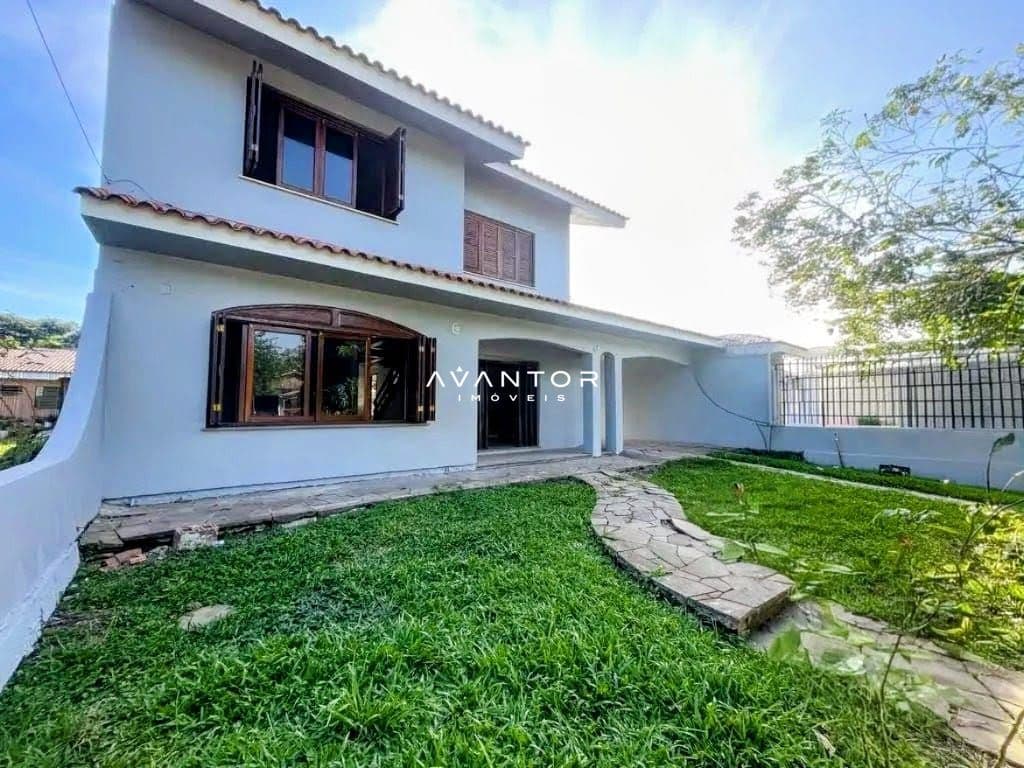 Fachada da casa com pátio — Casa com 4 quartos à venda em Pé de Plátano, Santa Maria/RS