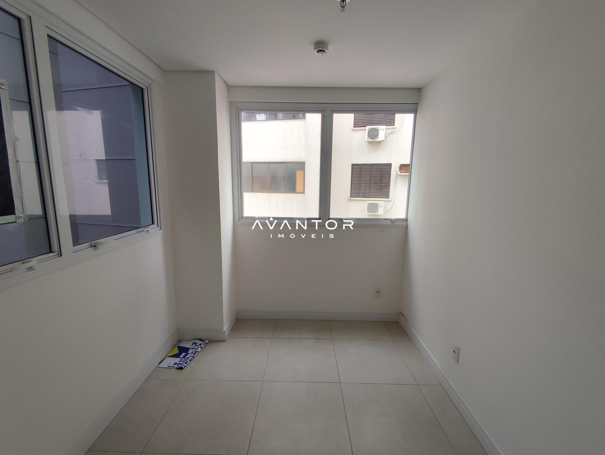 Sala Comercial com 4 salas à venda no Centro Profissional Dr. Pedro Martinez, em Centro, Santa Maria/RS — foto 2 de 9