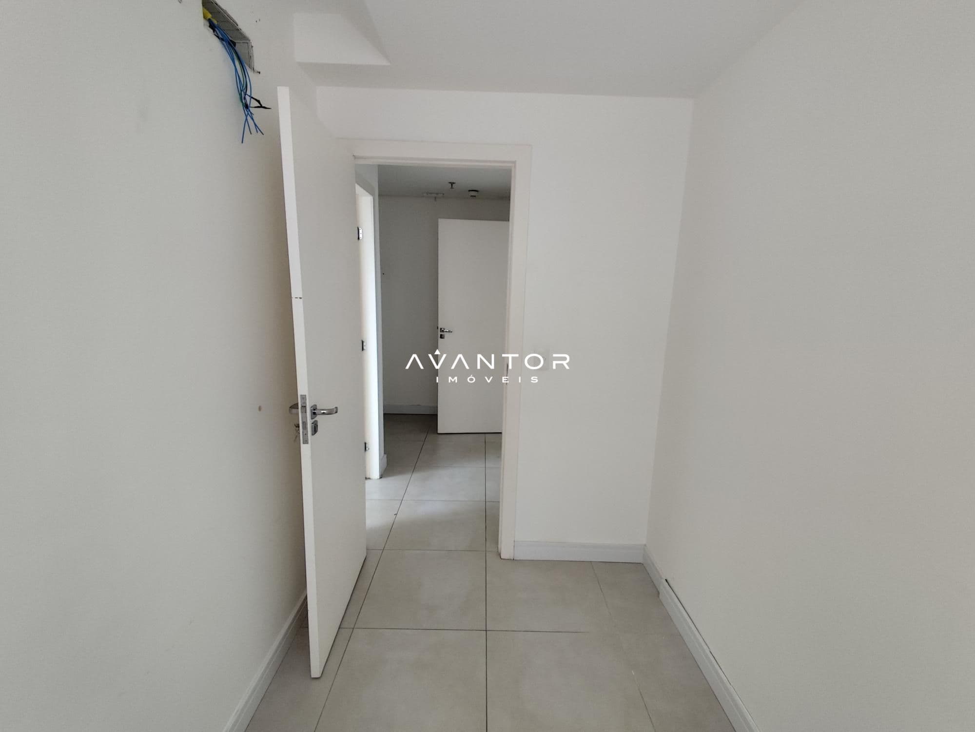 Sala Comercial com 4 salas à venda no Centro Profissional Dr. Pedro Martinez, em Centro, Santa Maria/RS — foto 5 de 9