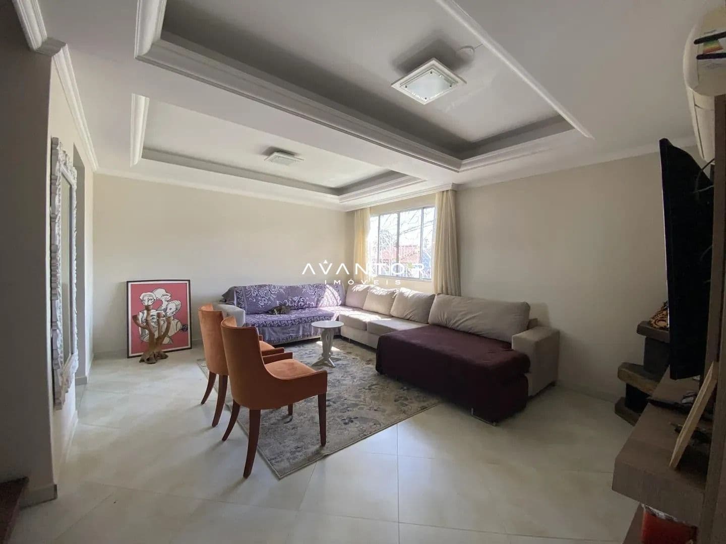 Sala de estar com sofá e teto de gesso — Casa com 3 quartos à venda em Nossa Senhora Medianeira, Santa Maria/RS