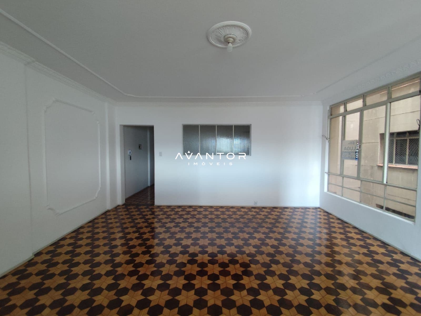 Sala de estar com piso de azulejo — Apartamento com 2 quartos à venda em Centro, Santa Maria/RS