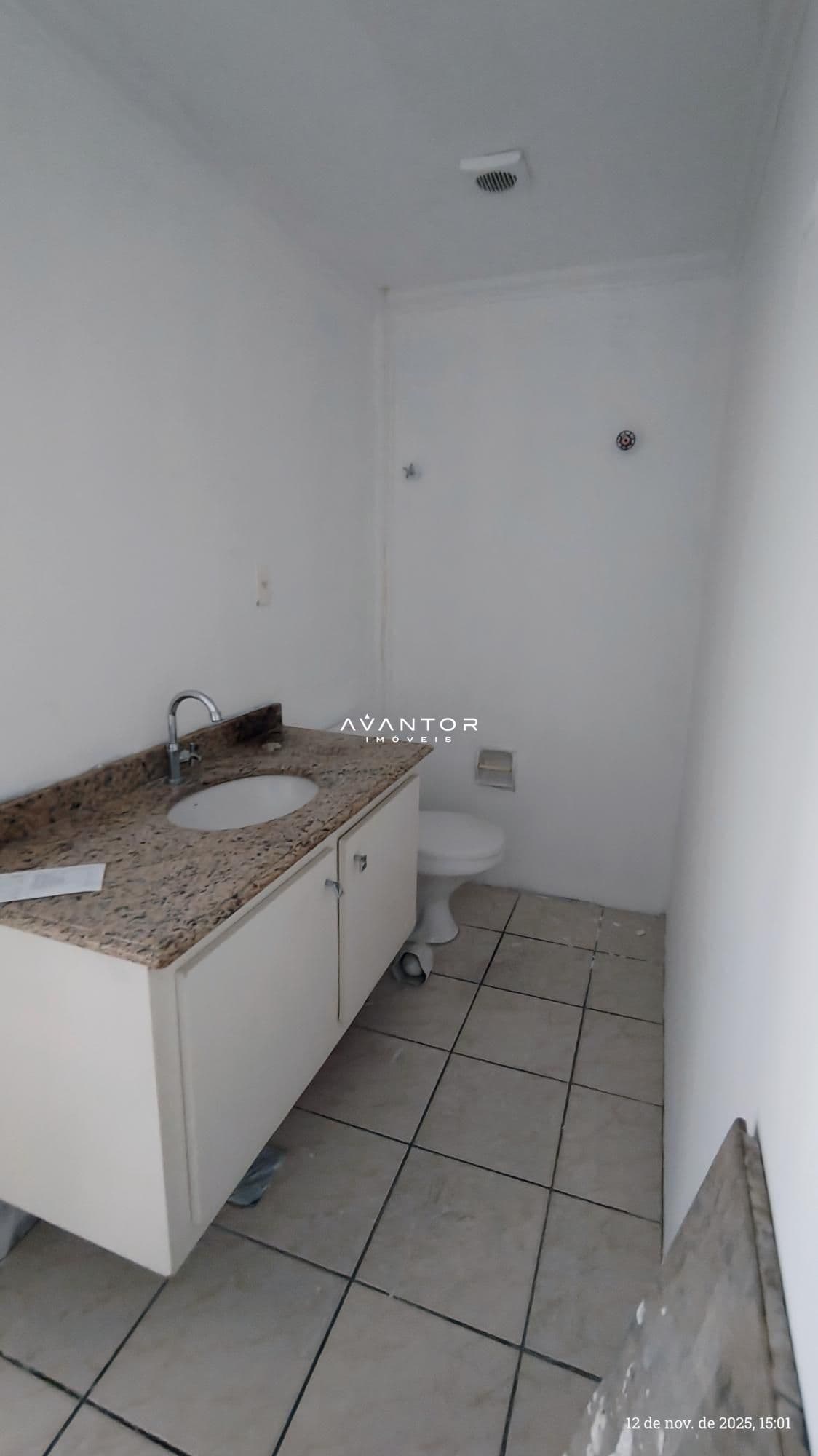 Banheiro — Loja com 1 sala para alugar no Edifício General Argemiro Souto, em Centro, Santa Maria/RS