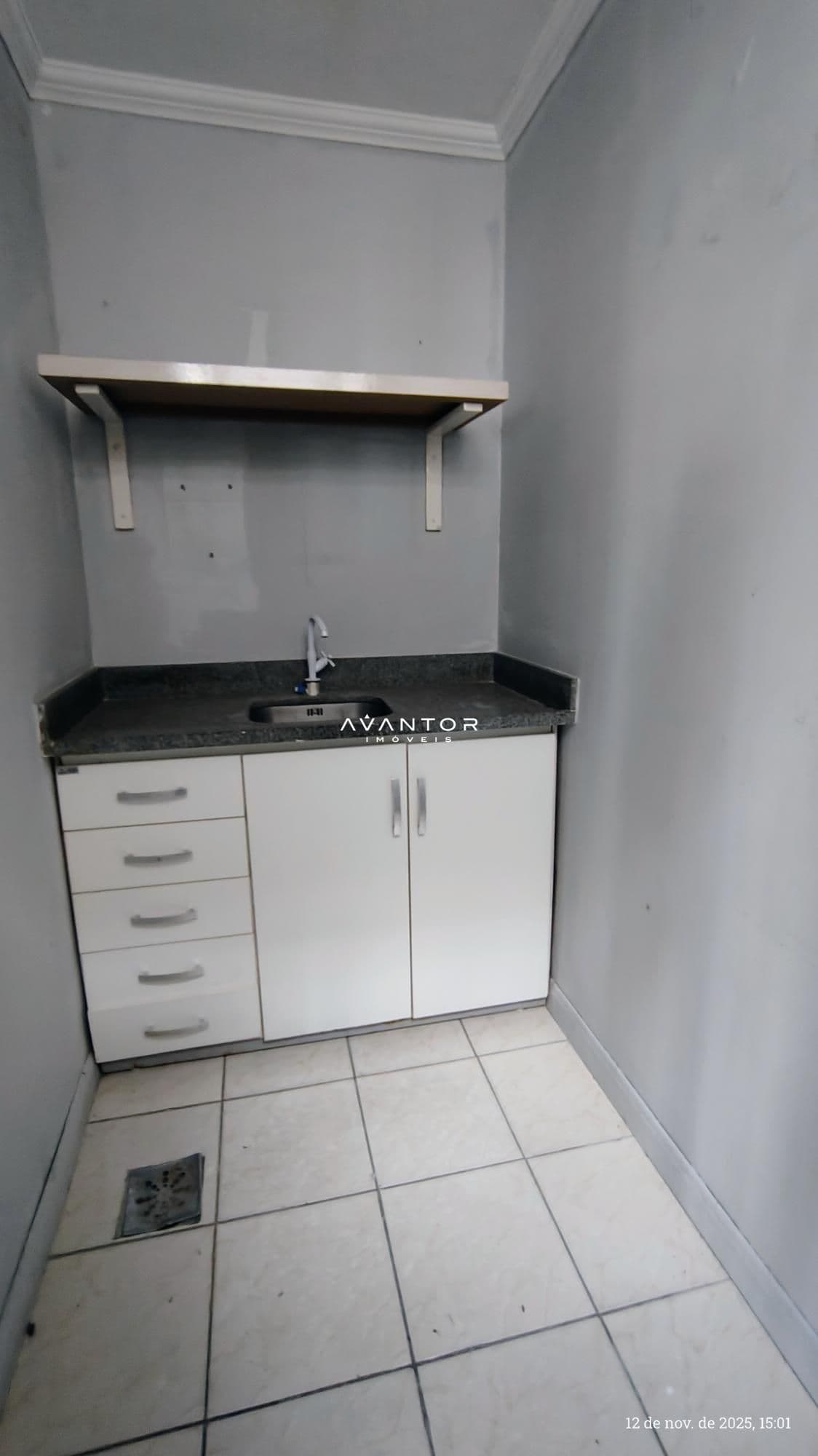 Cozinha — Loja com 1 sala para alugar no Edifício General Argemiro Souto, em Centro, Santa Maria/RS