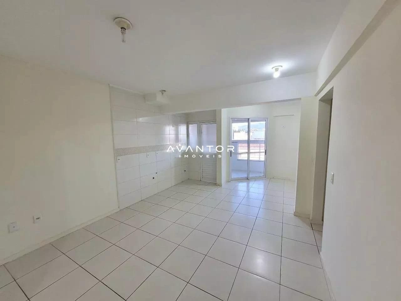 Cozinha integrada à sala com sacada — Apartamento com 2 quartos à venda no Residencial Viena, em Centro, Santa Maria/RS