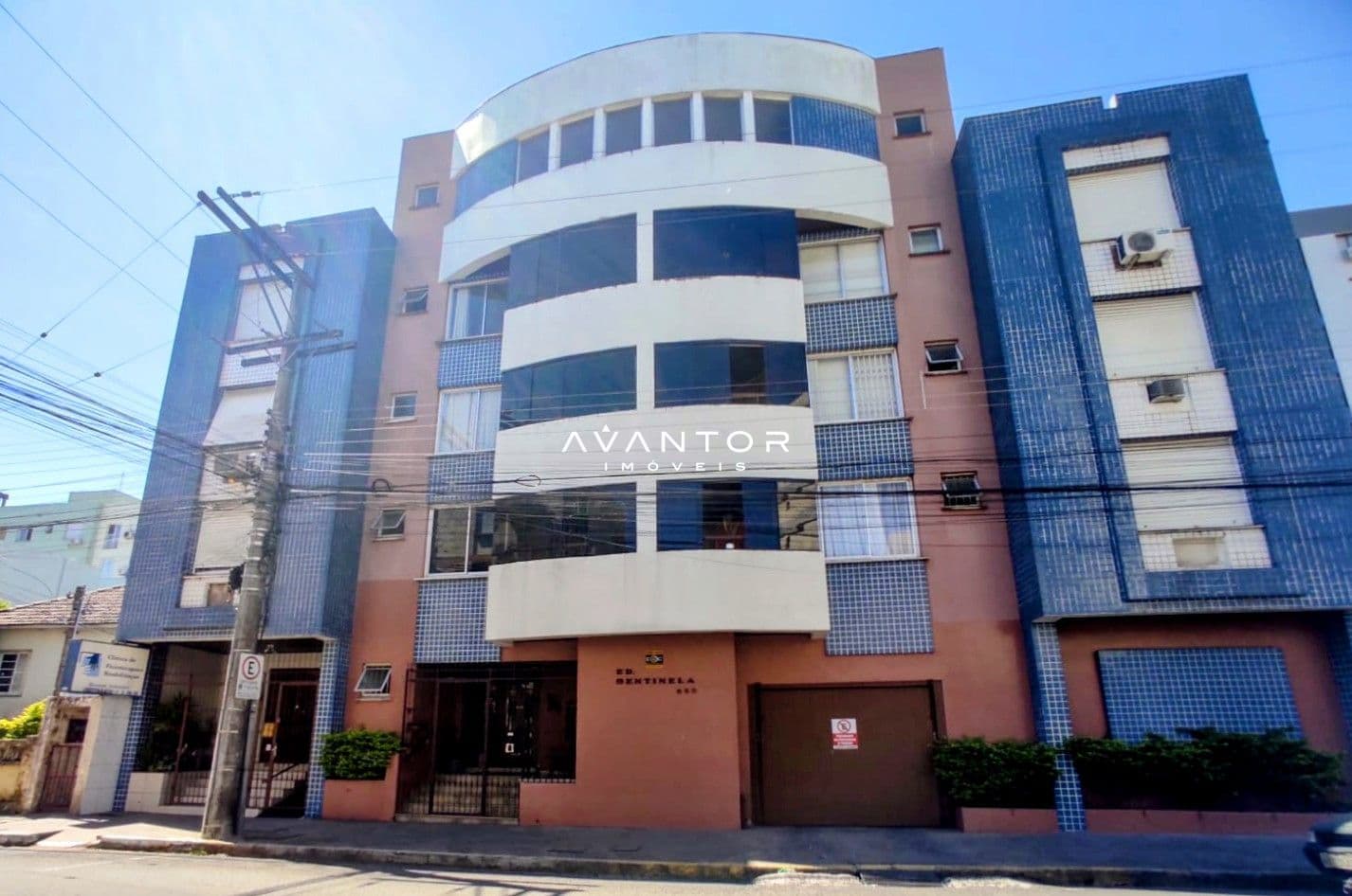 Fachada do prédio com sacadas — Apartamento com 2 quartos à venda em Nossa Senhora de Fátima, Santa Maria/RS