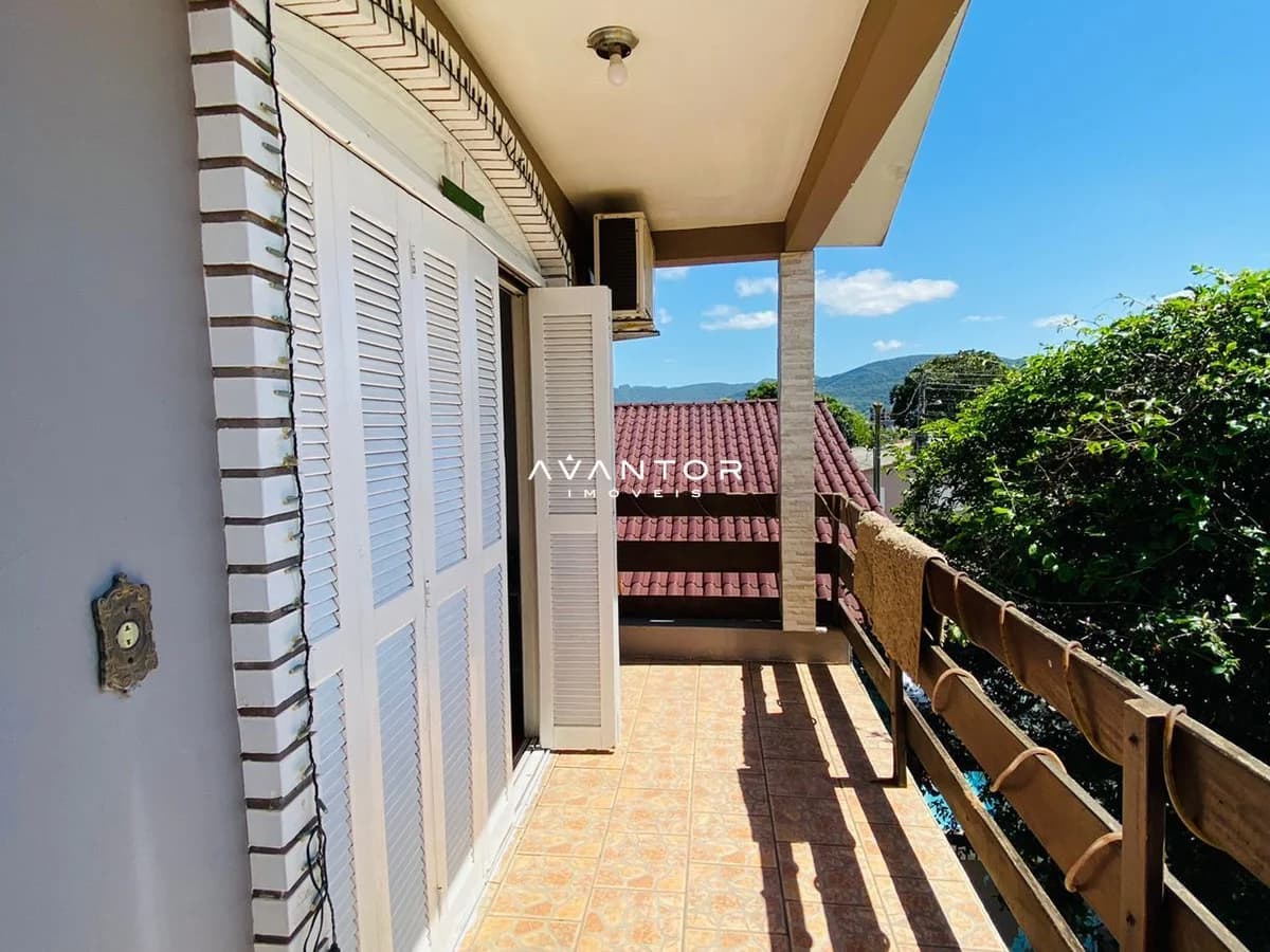 Sacada com vista para montanhas — Casa com 1 quarto à venda em Camobi, Santa Maria/RS