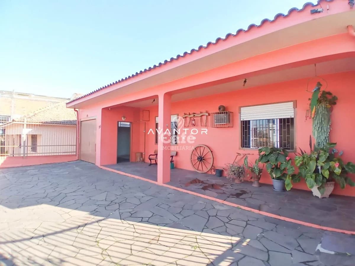 Fachada da casa com varanda — Casa com 3 quartos à venda em Uglione, Santa Maria/RS
