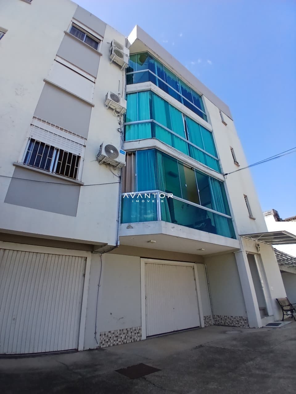 Fachada do prédio com sacadas — Apartamento com 2 quartos para alugar em Nossa Senhora Medianeira, Santa Maria/RS