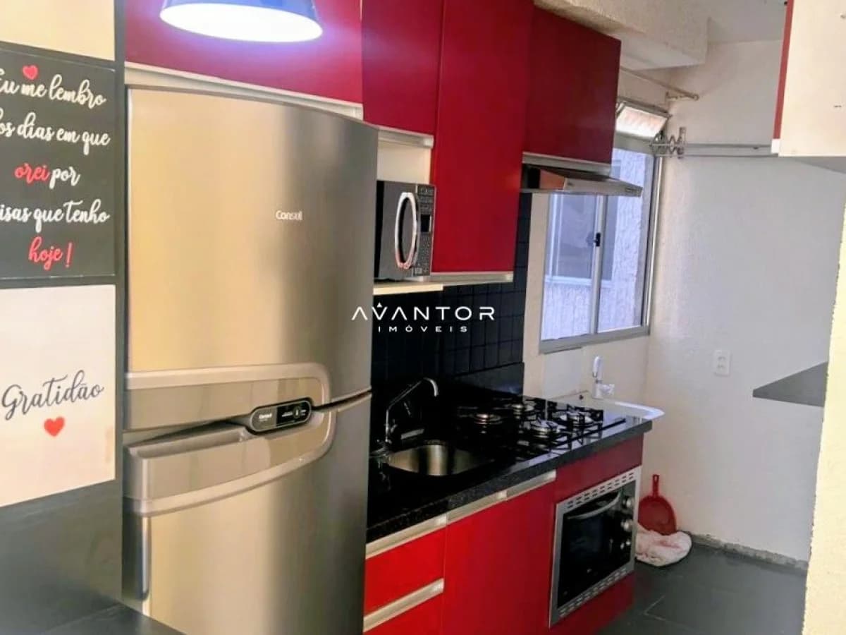 Cozinha com armários planejados vermelhos — Apartamento com 2 quartos à venda em Sarandi, Porto Alegre/RS