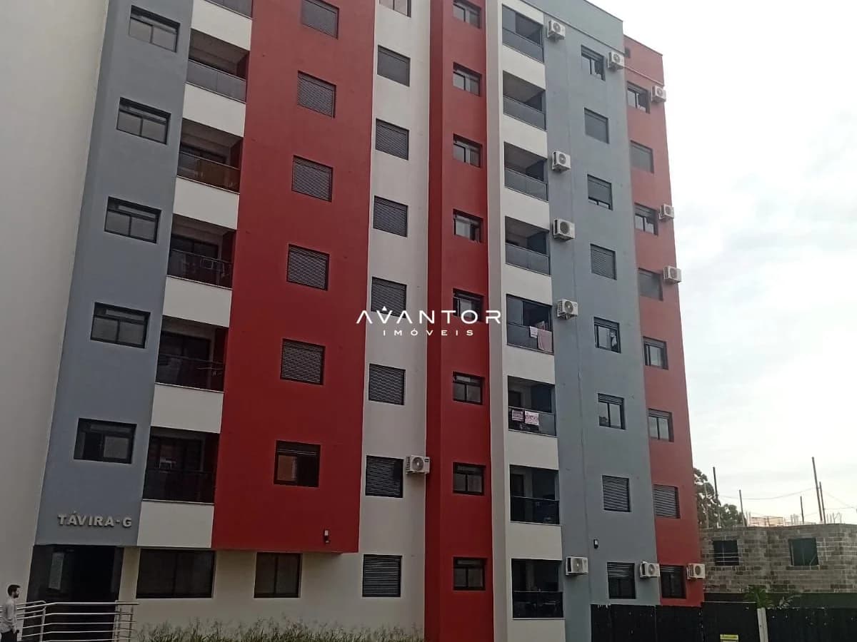 Fachada do prédio com cores vermelha, branca e cinza — Apartamento com 3 quartos à venda em Uglione, Santa Maria/RS