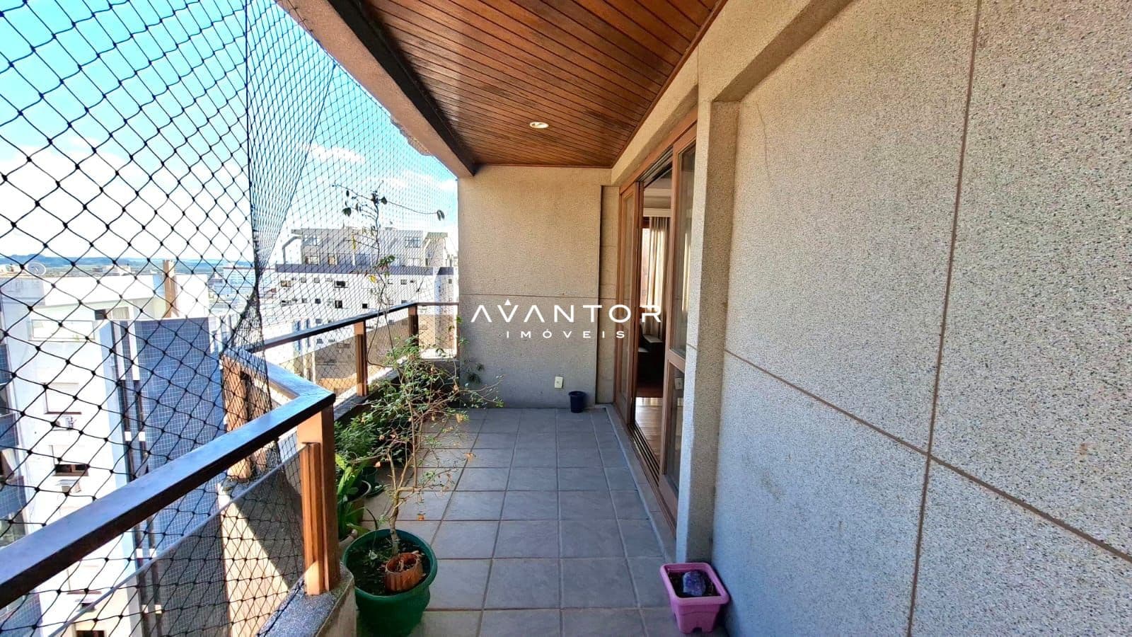 Sacada com teto de madeira e vista urbana — Cobertura com 4 quartos à venda em Centro, Santa Maria/RS
