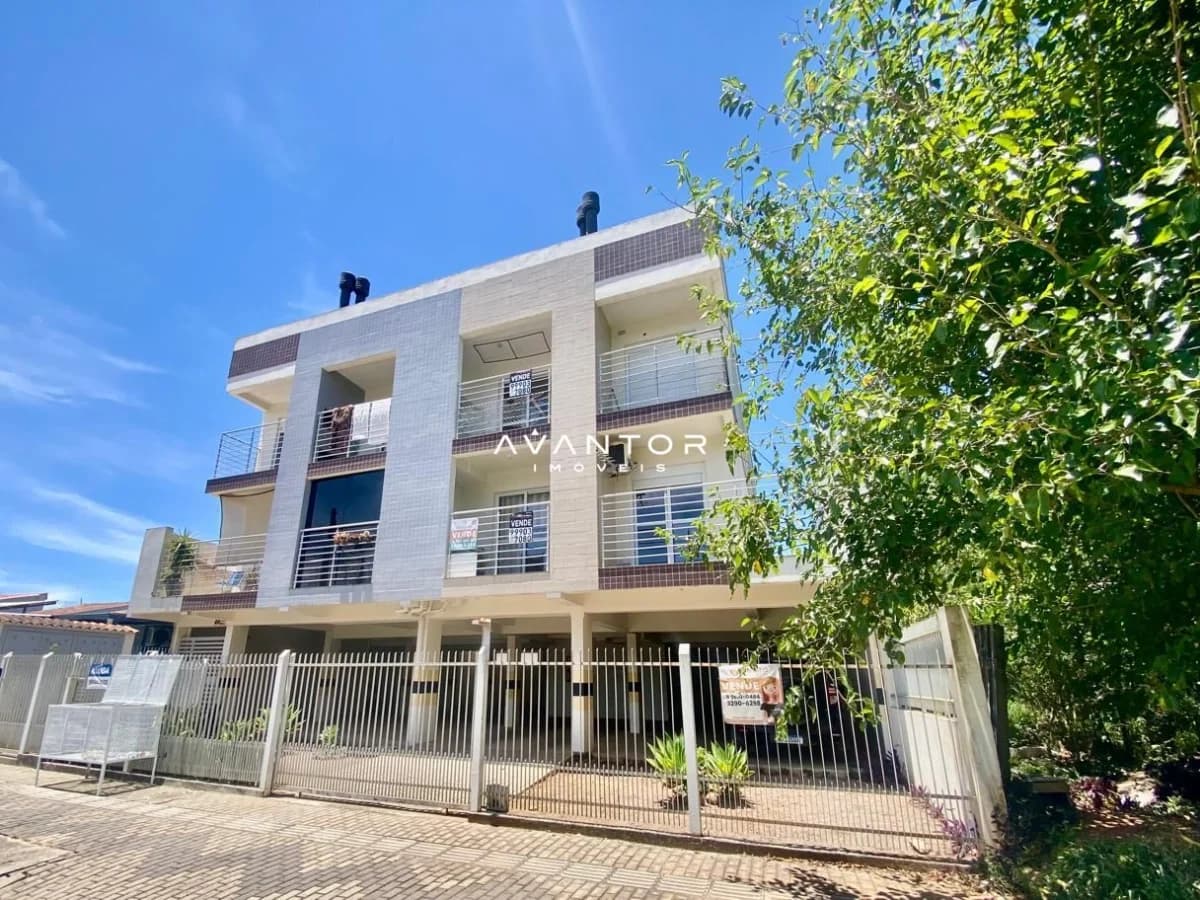 Fachada do prédio com garagem — Apartamento com 2 quartos à venda em Camobi, Santa Maria/RS