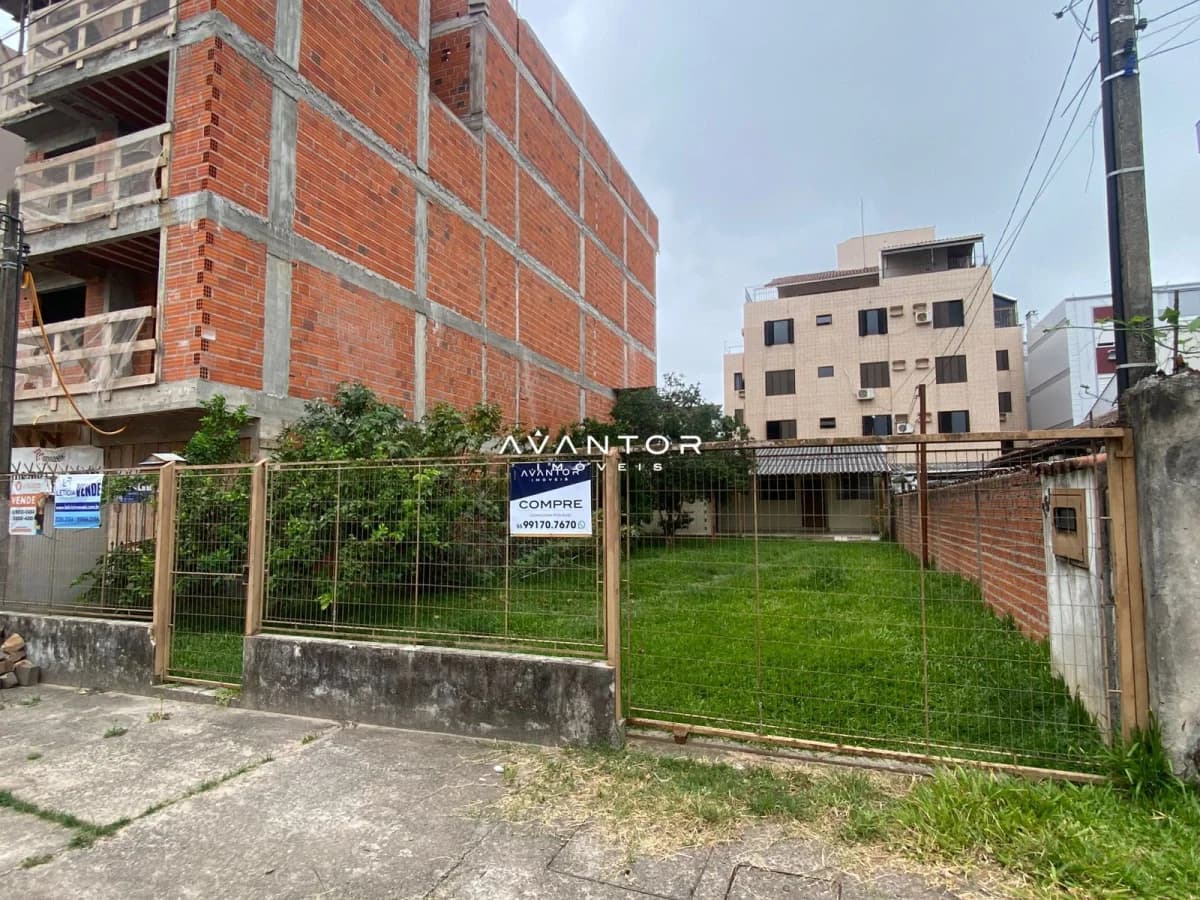 Terreno com construção em andamento — Terreno à venda em Camobi, Santa Maria/RS