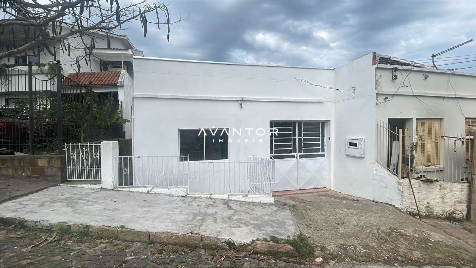 Fachada da casa com portão — Casa com 3 quartos à venda em Itararé, Santa Maria/RS
