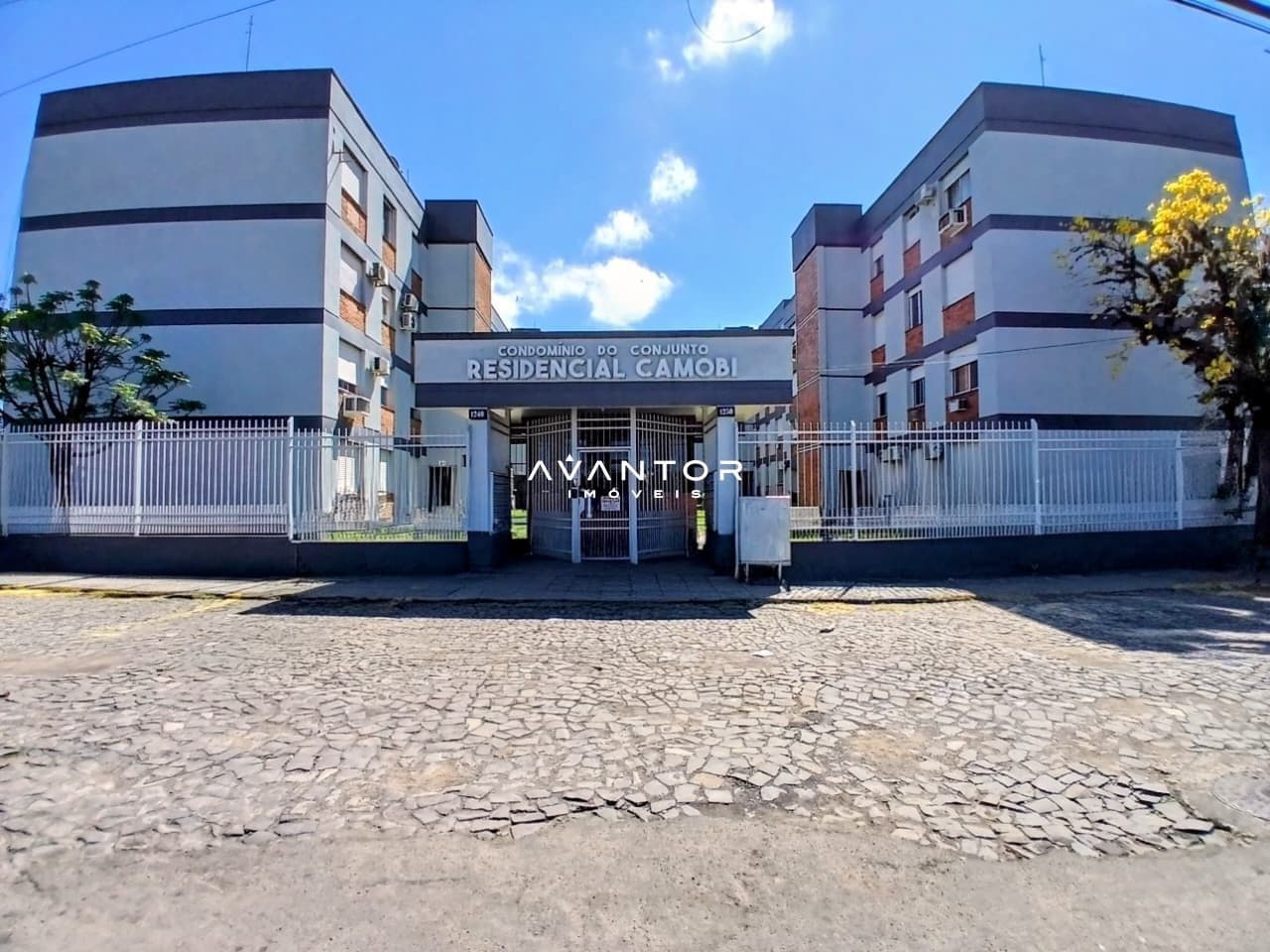 Fachada do condomínio residencial — Apartamento com 2 quartos à venda em Camobi, Santa Maria/RS