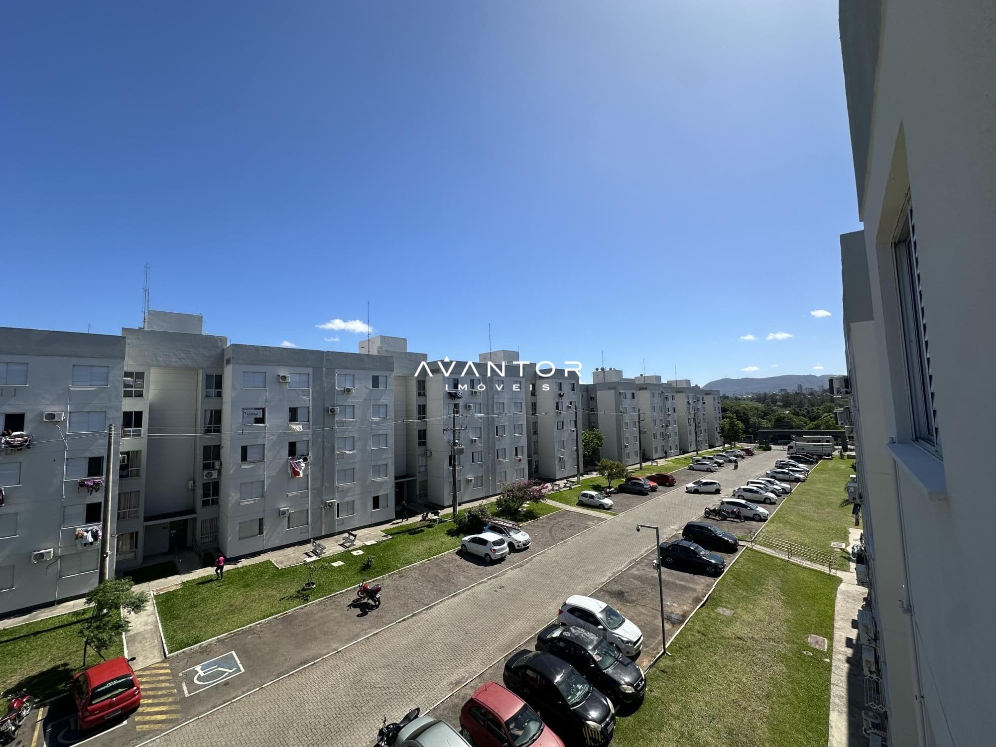 Vista do condomínio com pátio e garagem — Apartamento com 2 quartos à venda no Residencial Aruba, em Urlândia, Santa Maria/RS