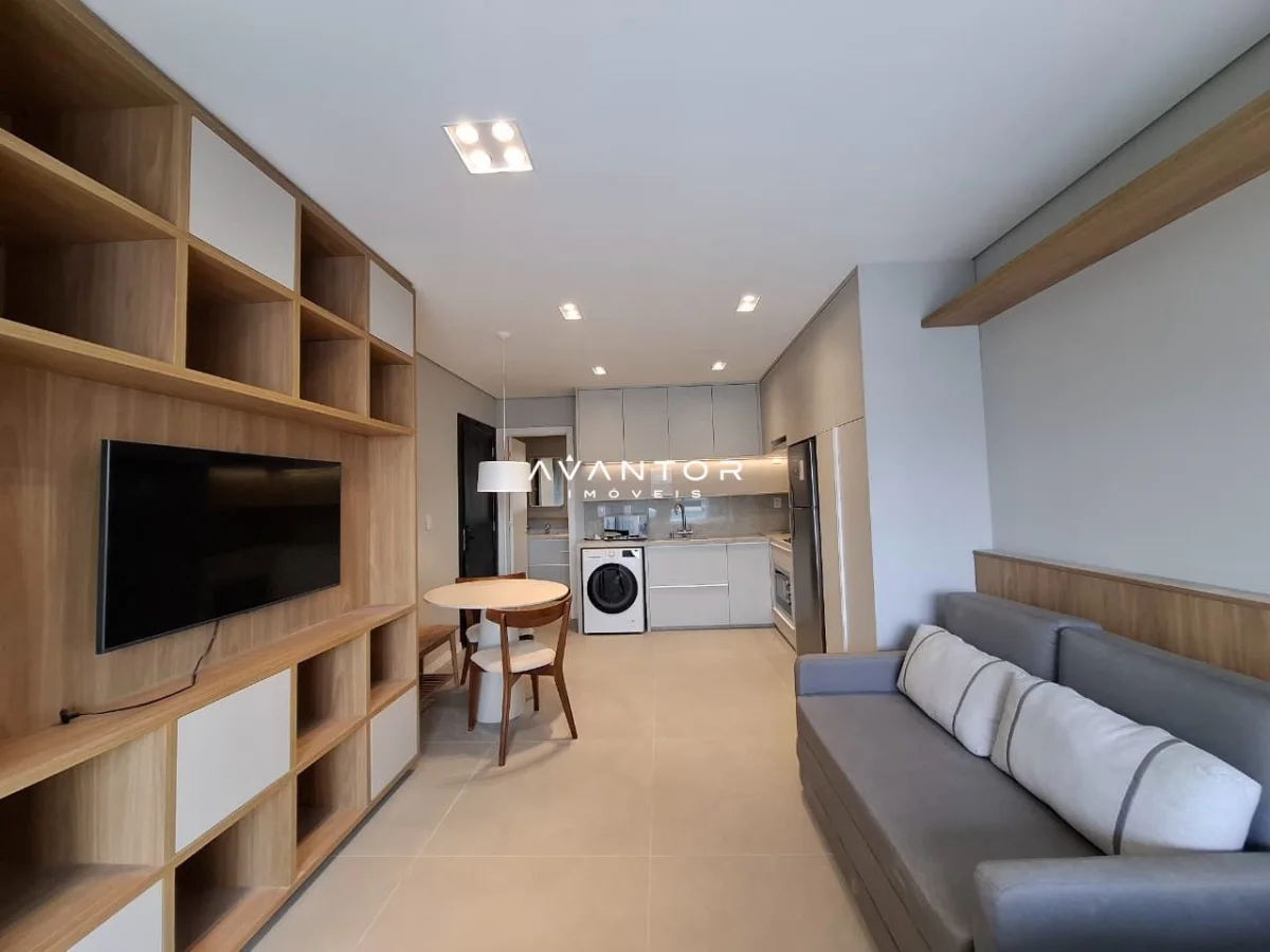 Sala integrada à cozinha com armários planejados — Apartamento com 1 quarto à venda em Camobi, Santa Maria/RS