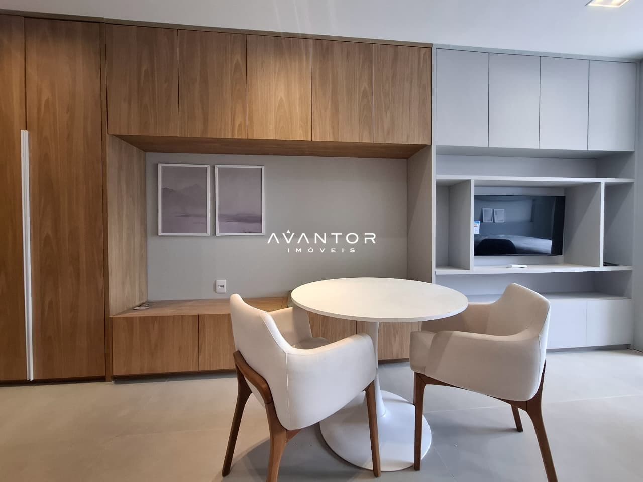Dormitório com closet e área de estar integrada — Apartamento com 1 quarto à venda em Camobi, Santa Maria/RS
