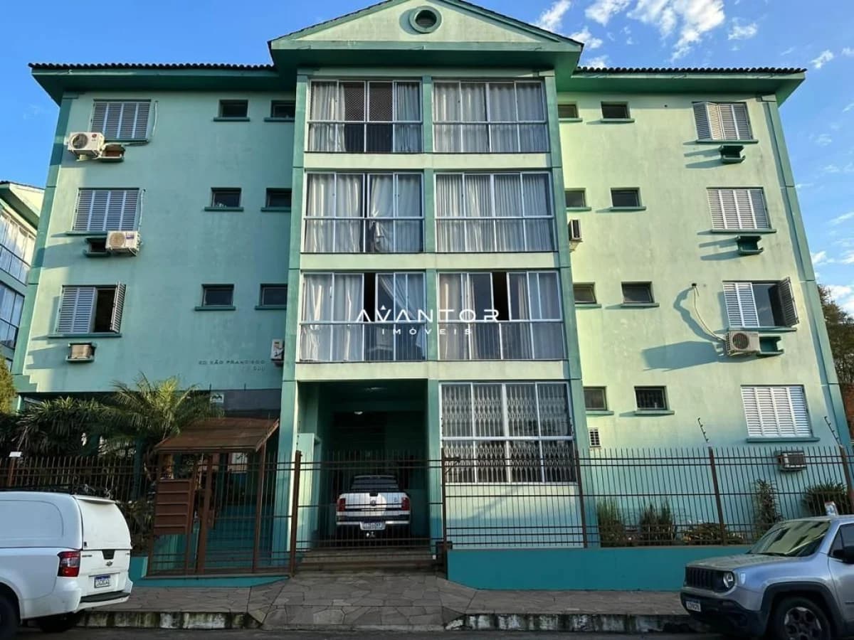 Fachada do prédio com garagem — Apartamento com 3 quartos à venda em Nossa Senhora de Lourdes, Santa Maria/RS