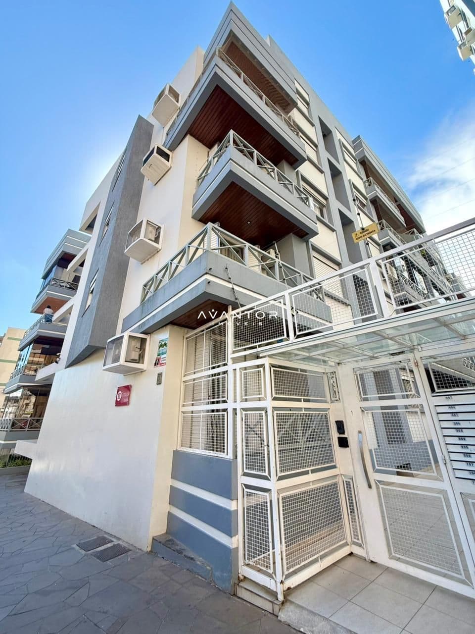Fachada do prédio com sacadas — Apartamento com 2 quartos à venda no Residencial Atlas, em Centro, Santa Maria/RS