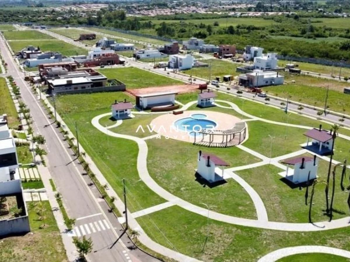 Vista aérea do empreendimento com piscina — Terreno à venda no Cidade Universitária, em Camobi, Santa Maria/RS