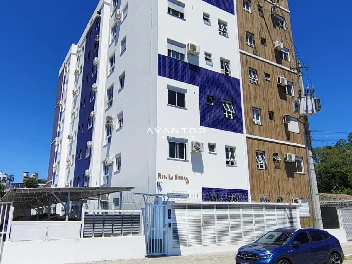 Fachada do prédio com acabamento em azul e branco — Apartamento com 2 quartos à venda em Nossa Senhora das Dores, Santa Maria/RS