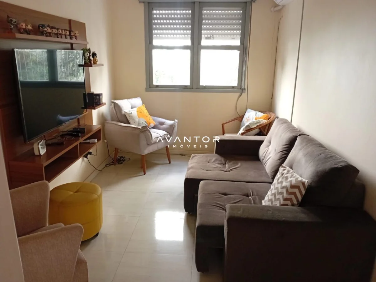 Sala de estar com sofá cinzento — Apartamento com 3 quartos à venda em Nossa Senhora de Lourdes, Santa Maria/RS