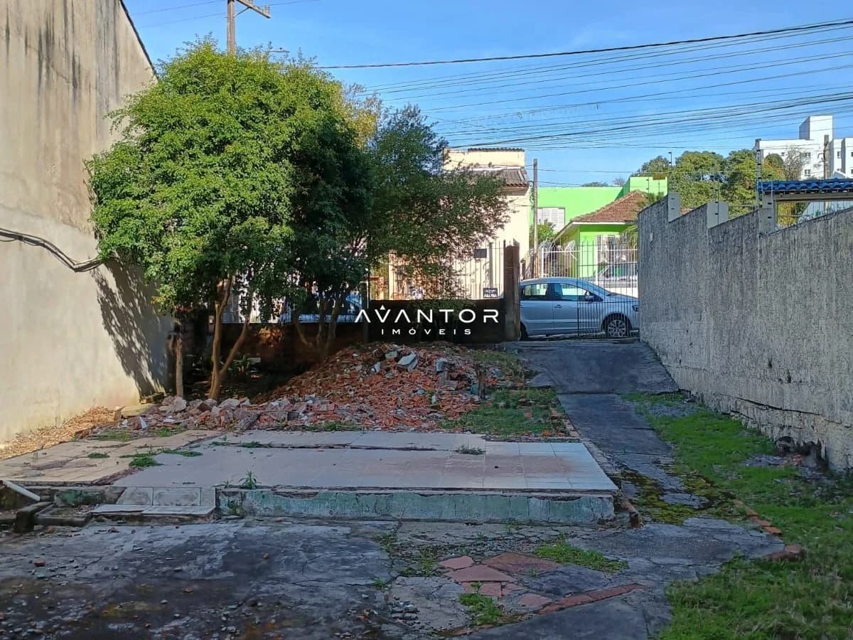Terreno com acesso lateral — Terreno à venda em Nossa Senhora de Lourdes, Santa Maria/RS