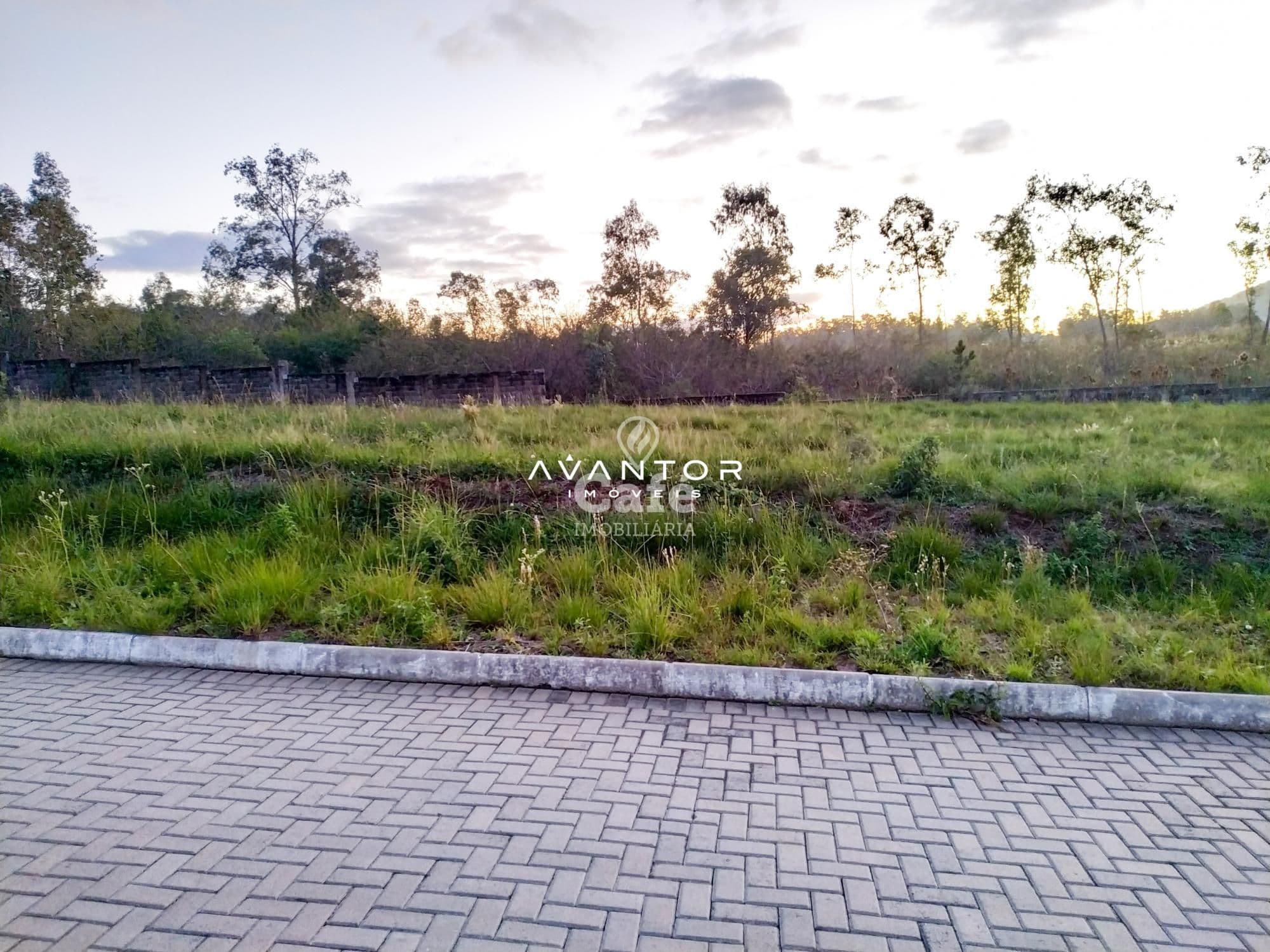Excelente terreno em condomínio fechado, com ótima infraestrutura — Terreno à venda em São José, Santa Maria/RS