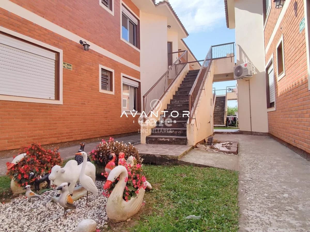 Pátio interno com acesso às escadas — Apartamento com 1 quarto à venda em Pinheiro Machado, Santa Maria/RS
