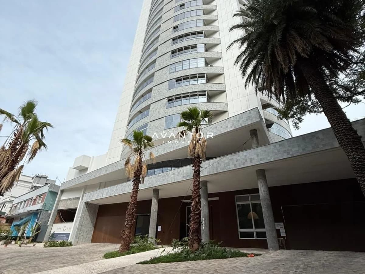 Fachada do prédio com palmeiras — Apartamento com 3 quartos à venda em Nossa Senhora Medianeira, Santa Maria/RS