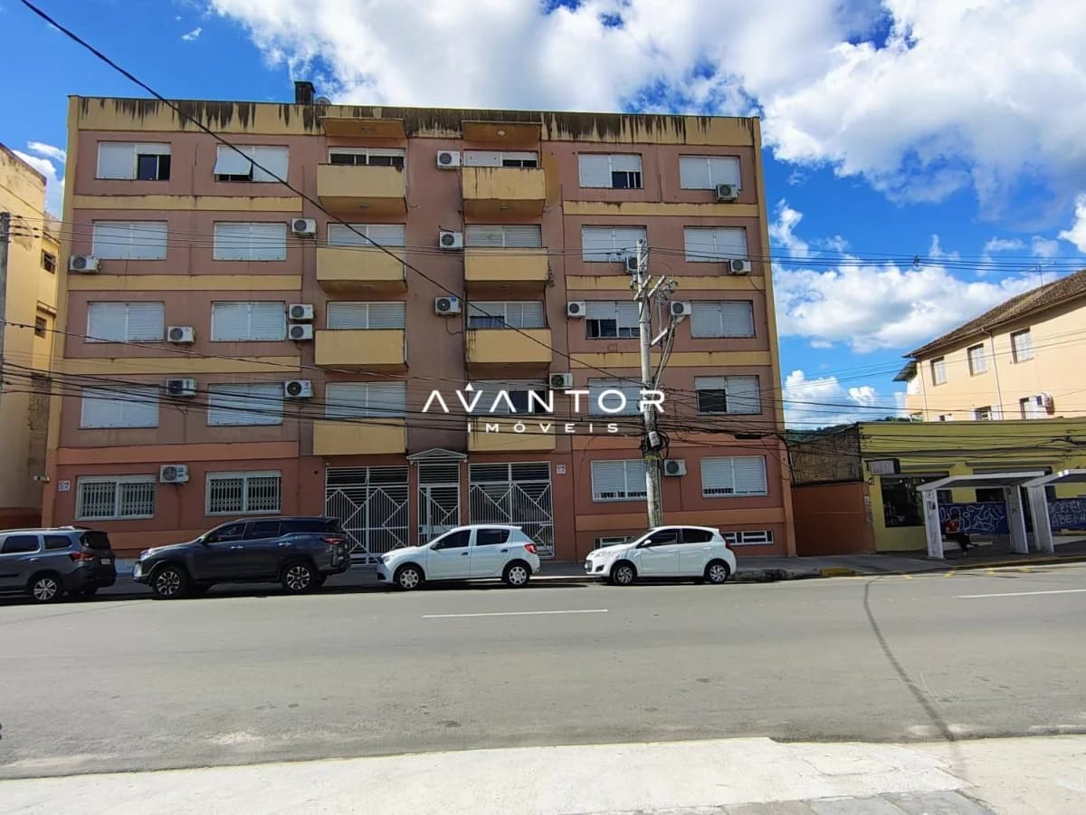 Fachada do prédio com garagens — Apartamento com 3 quartos à venda no Edifício Parana, em Centro, Santa Maria/RS