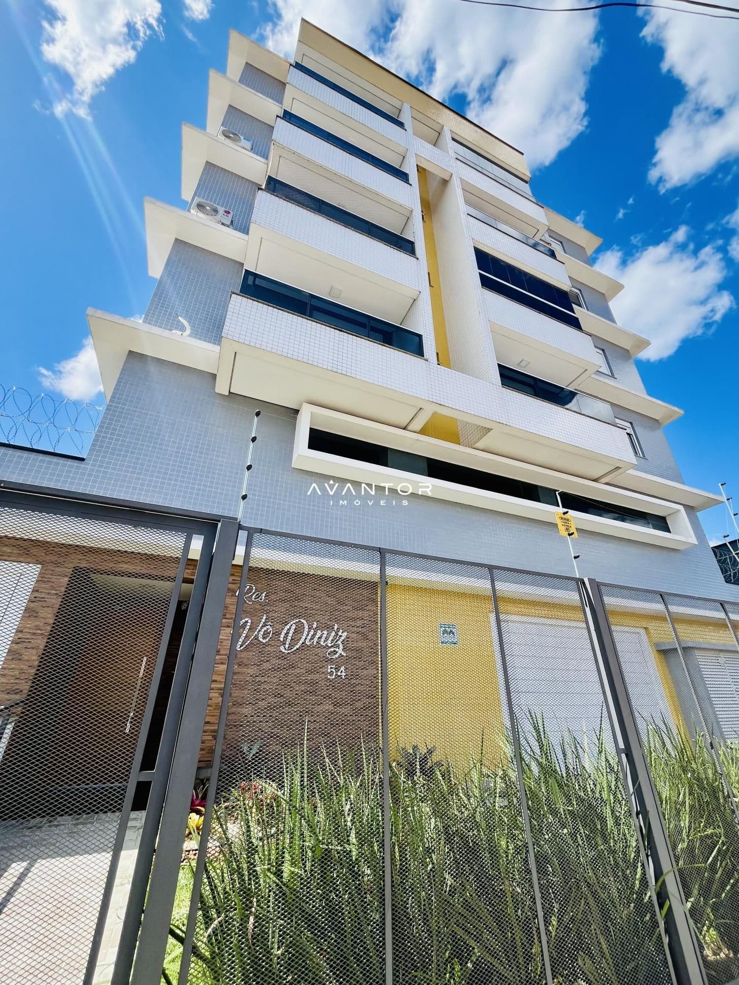 Fachada do prédio com sacadas — Apartamento com 3 quartos à venda em Nossa Senhora das Dores, Santa Maria/RS