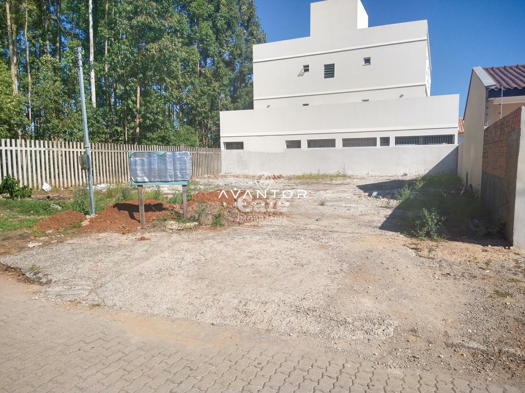 Fachada da casa em construção — Terreno à venda em Camobi, Santa Maria/RS