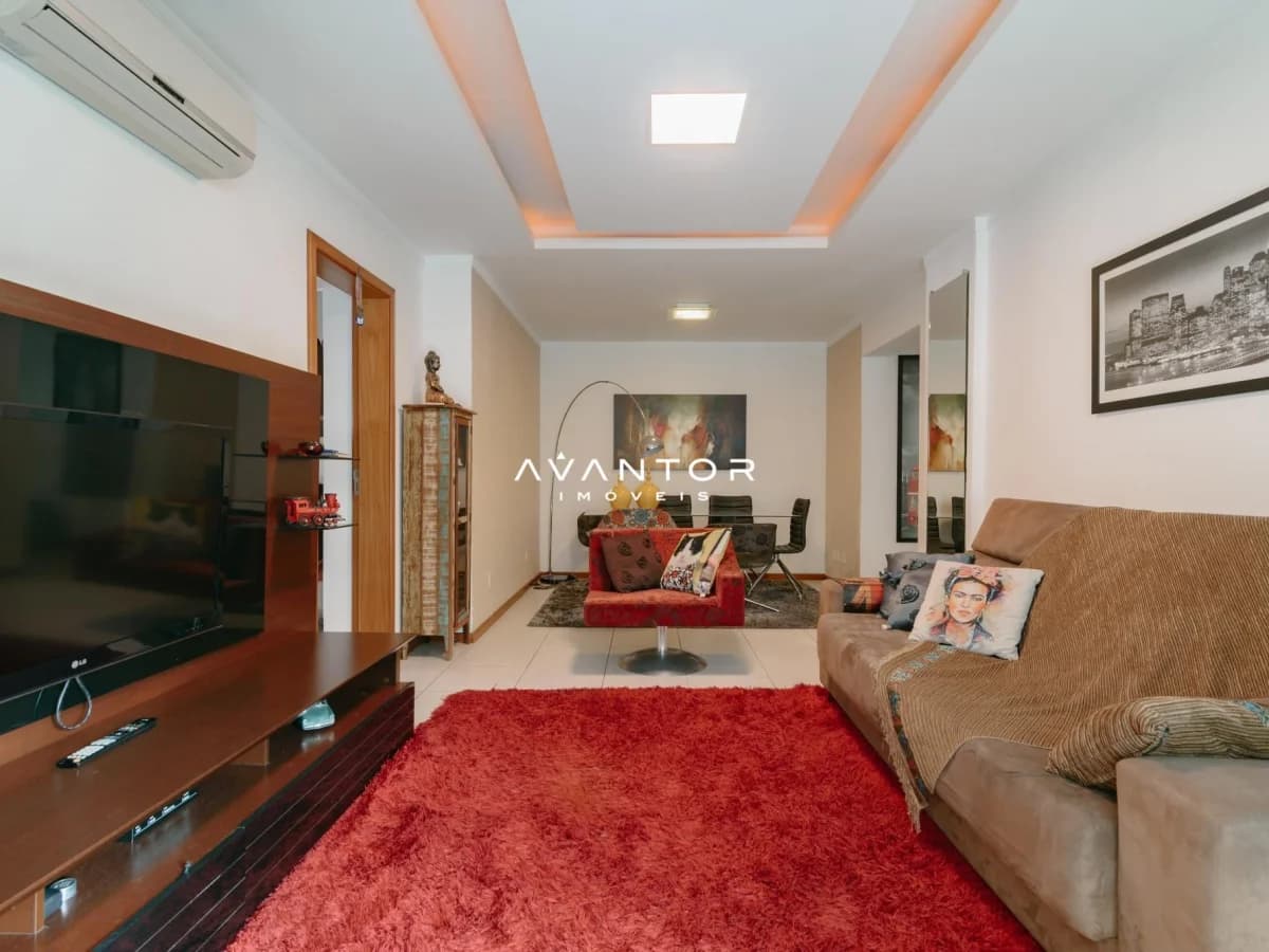 Sala de estar com sofá e TV — Apartamento com 3 quartos à venda no Edifício Costa Del Sol, em Centro, Santa Maria/RS