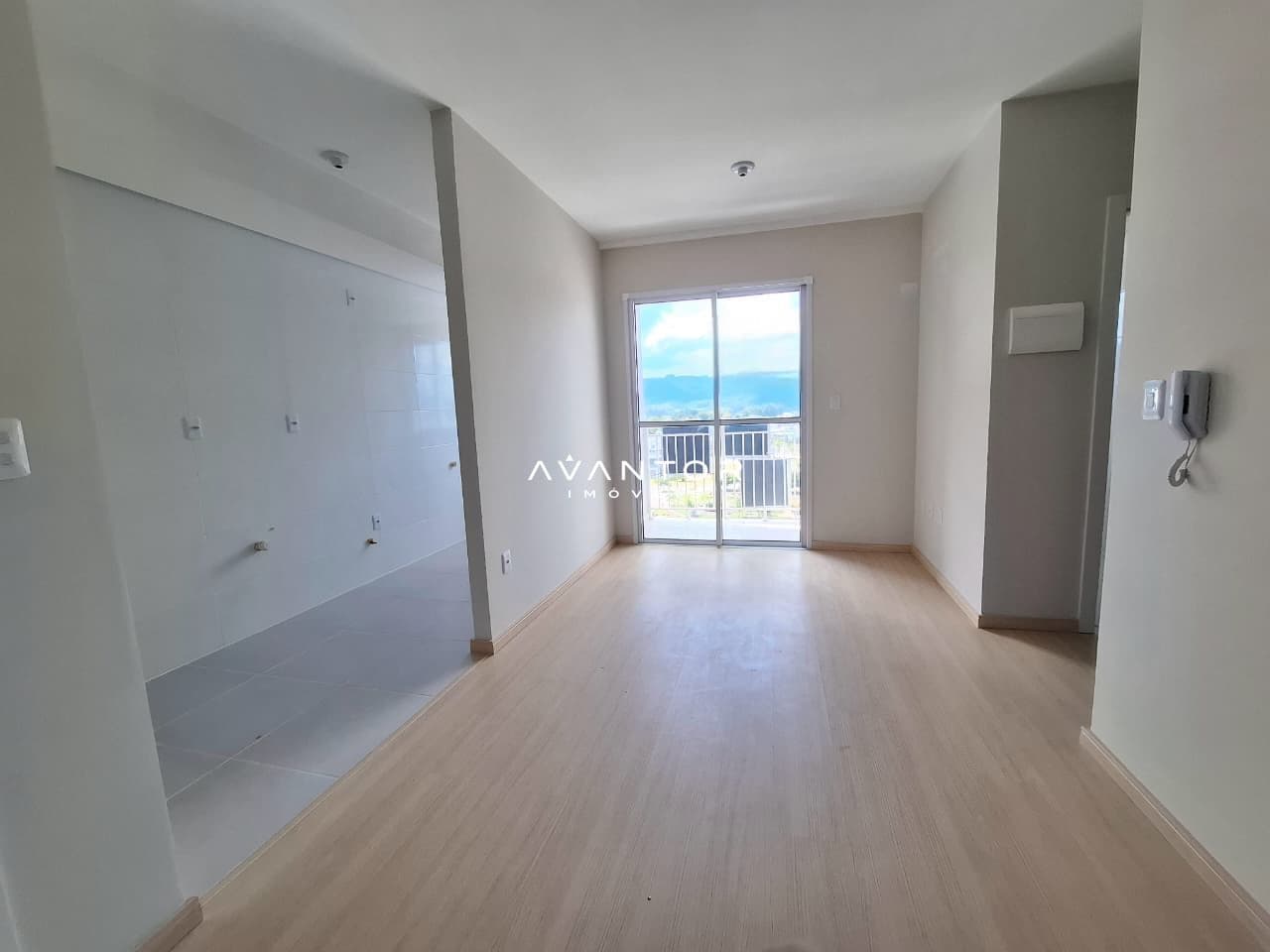 Dormitório com sacada e vista para o mar — Apartamento com 2 quartos à venda em Camobi, Santa Maria/RS