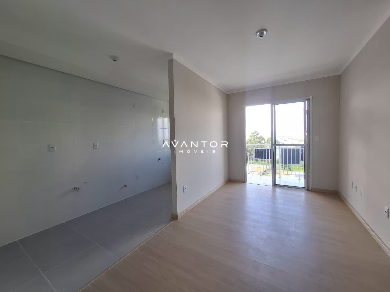 Ambiente interno com sacada — Apartamento com 2 quartos à venda no Residencial Vila Di Siena, em Camobi, Santa Maria/RS