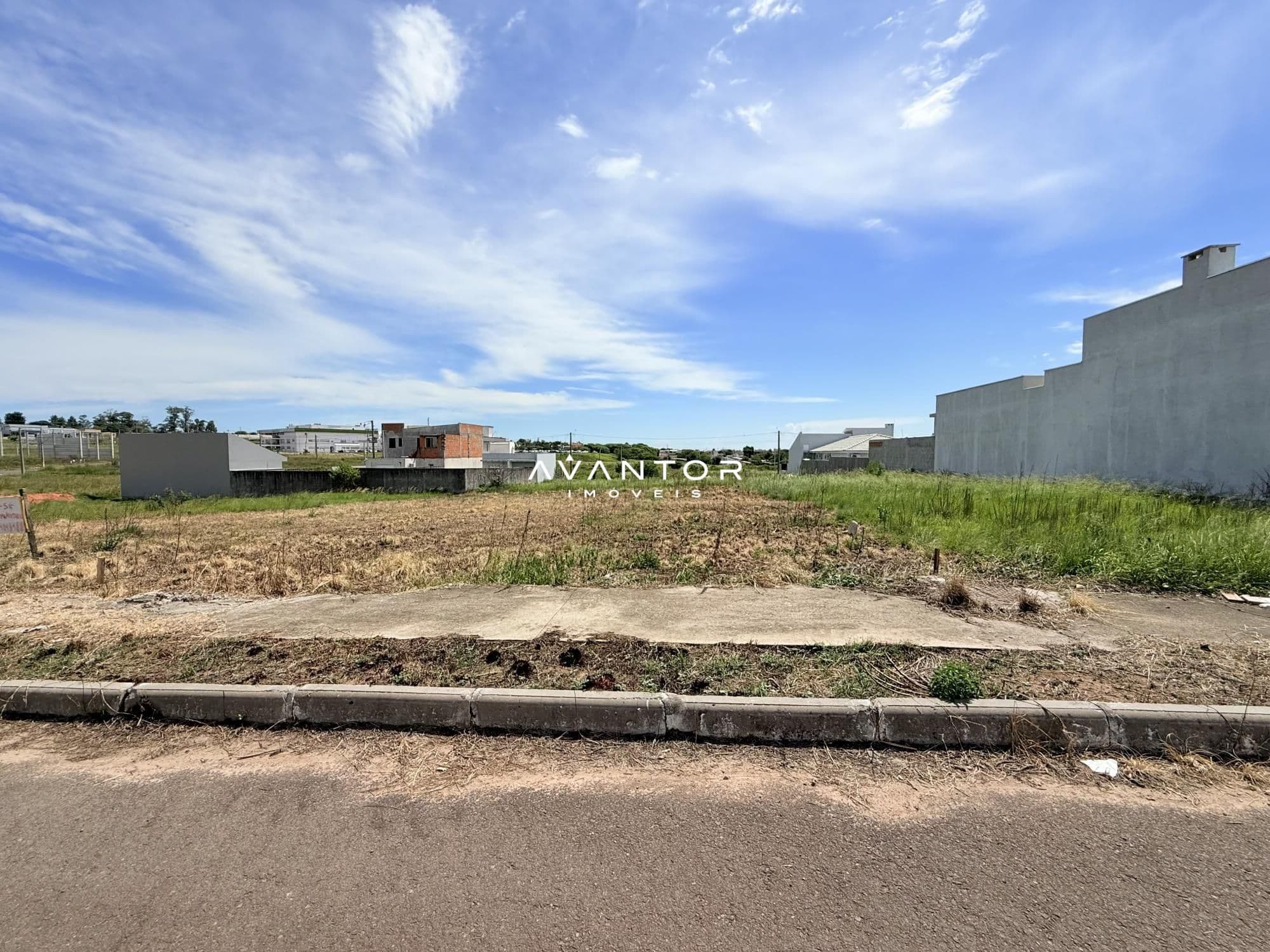Terreno com vista para área industrial — Terreno à venda em Pinheiro Machado, Santa Maria/RS