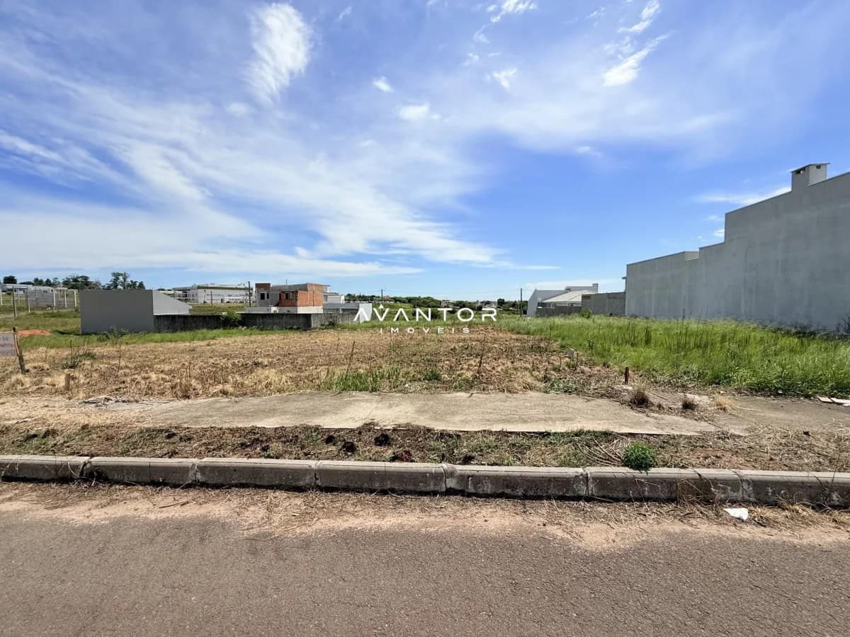 Terreno com vista para área industrial — Terreno à venda em Pinheiro Machado, Santa Maria/RS